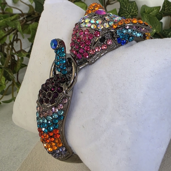 Vintage Crystal Elephant Clamper / Hinge Bracelet - Picture 4 of 13